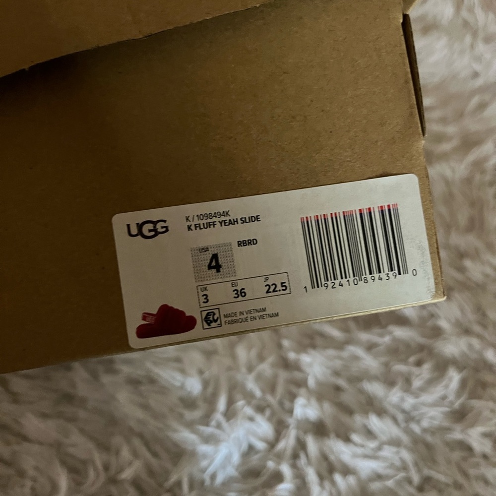 UGGS - Picture 2 of 5